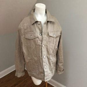 Casual Tan Jacket with Zipper Accents